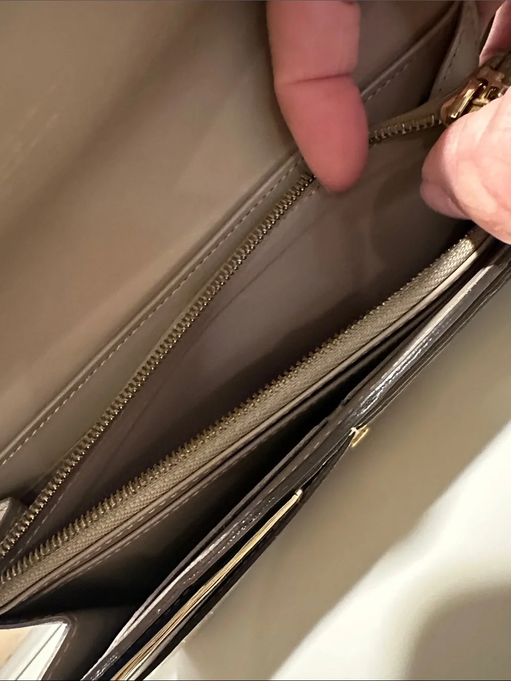 Louis Vuitton Taupe Vernis Patent Envelope Wallet - Picture 8 of 8